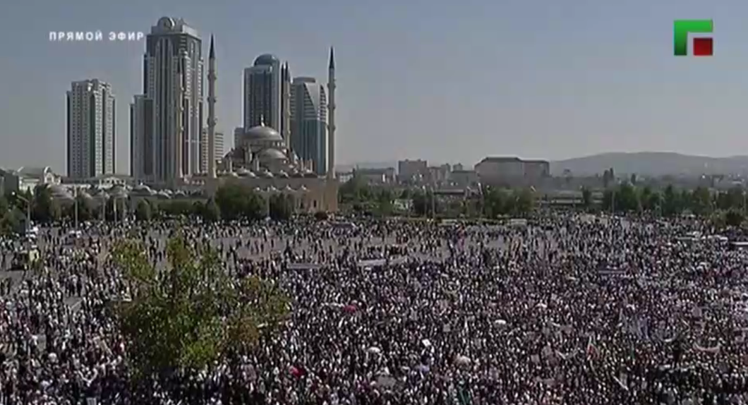 В Грозном тысячи людей вышли на митинг в поддержку мусульман Мьянмы