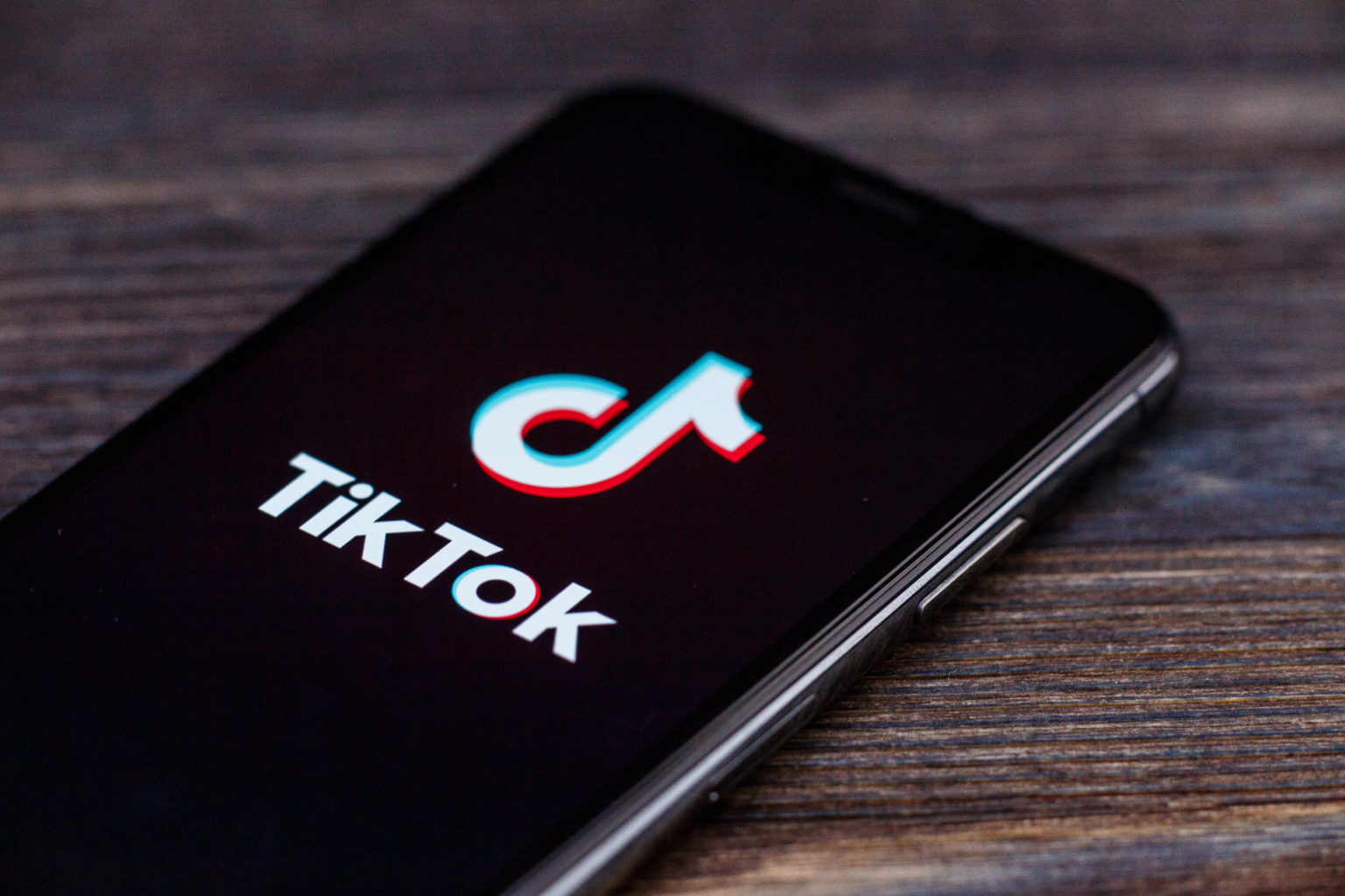 В Кыргызстане решили заблокировать TikTok из-за влияния на детей